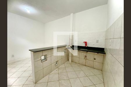 Sala/Cozinha de kitnet/studio para alugar com 1 quarto, 25m² em Boca do Rio, Salvador