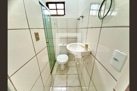 Banheiro de kitnet/studio para alugar com 1 quarto, 25m² em Boca do Rio, Salvador