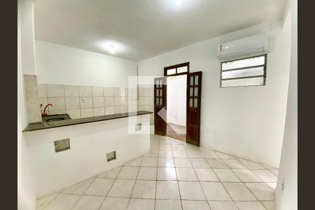 Sala/Cozinha de kitnet/studio para alugar com 1 quarto, 25m² em Boca do Rio, Salvador