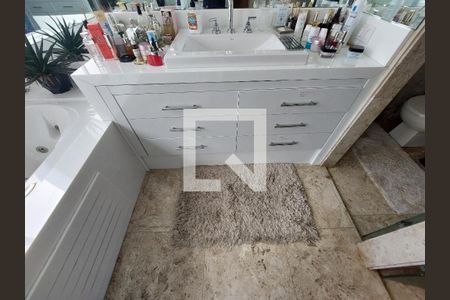 Apartamento à venda com 411m², 3 quartos e 3 vagasBanheiro 1