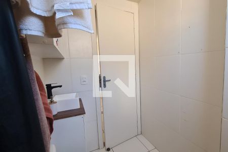 Banheiro de apartamento para alugar com 2 quartos, 47m² em  Jardim Gramacho, Duque de Caxias