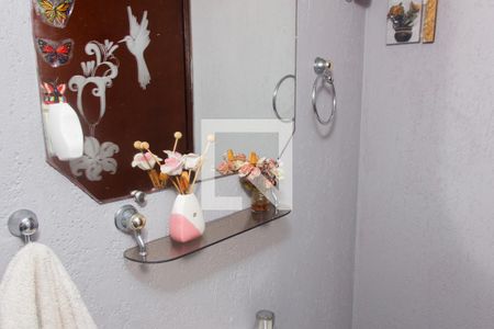 Casa à venda com 180m², 2 quartos e 2 vagasBanheiro  (Lavabo) - detalhe