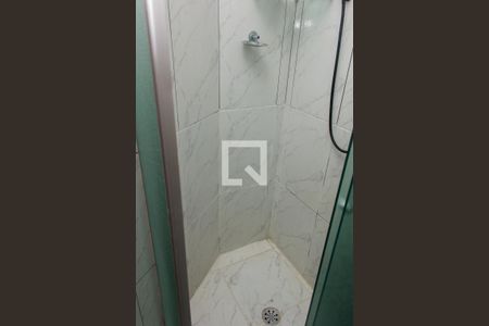 Casa à venda com 180m², 2 quartos e 2 vagasBanheiro 1 (suíte)