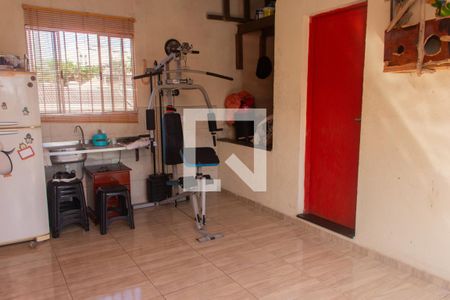 Casa à venda com 180m², 2 quartos e 2 vagasQuintal (área de churrasqueira) - Interno