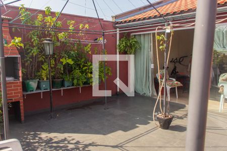 Casa à venda com 180m², 2 quartos e 2 vagasQuintal (área de churrasqueira) - externo