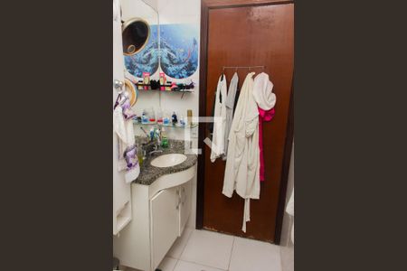 Casa à venda com 180m², 2 quartos e 2 vagasBanheiro 2 (suíte)