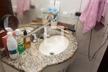 Casa à venda com 180m², 2 quartos e 2 vagasBanheiro 1 (suíte)