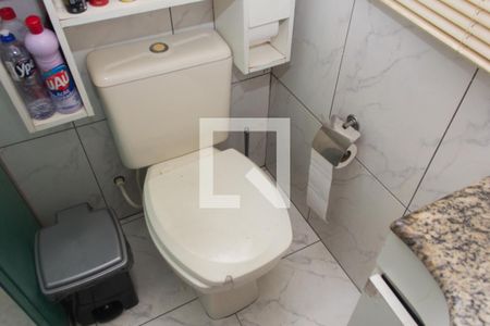 Casa à venda com 180m², 2 quartos e 2 vagasBanheiro 1 (suíte)