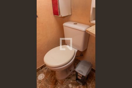 Casa à venda com 180m², 2 quartos e 2 vagasBanheiro (área da churrasqueira)