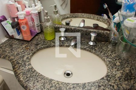 Casa à venda com 180m², 2 quartos e 2 vagasBanheiro 2 (suíte)