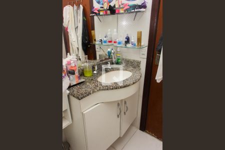 Casa à venda com 180m², 2 quartos e 2 vagasBanheiro 2 (suíte)