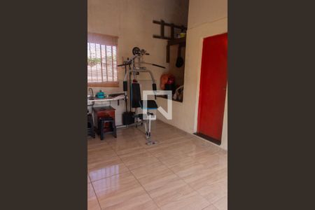 Casa à venda com 180m², 2 quartos e 2 vagasQuintal (área de churrasqueira) - Interno