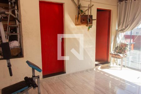 Casa à venda com 180m², 2 quartos e 2 vagasQuintal (área de churrasqueira) - Interno