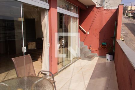 Casa à venda com 180m², 2 quartos e 2 vagasVaranda