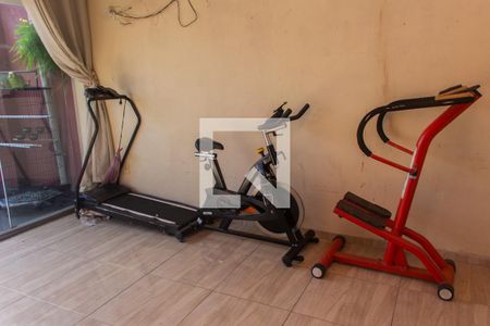 Casa à venda com 180m², 2 quartos e 2 vagasQuintal (área de churrasqueira) - Interno