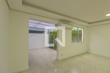Sala de casa de condomínio à venda com 3 quartos, 144m² em Marechal Rondon, Canoas