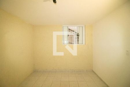 Quarto 2 de casa para alugar com 2 quartos, 70m² em Vila Irmãos Arnoni, São Paulo