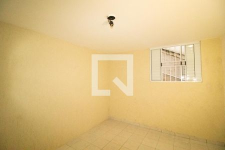 Quarto 2 de casa para alugar com 2 quartos, 70m² em Vila Irmãos Arnoni, São Paulo
