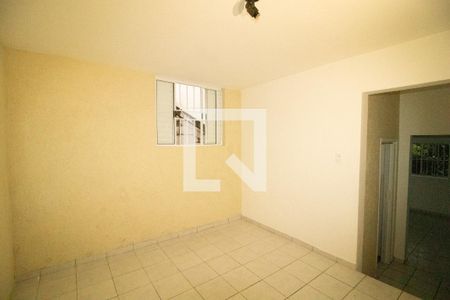 Quarto 2 de casa para alugar com 2 quartos, 70m² em Vila Irmãos Arnoni, São Paulo