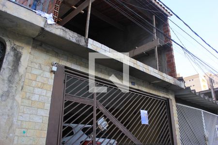Casa à venda com 145m², 3 quartos e 2 vagasFachada com placa QuintoAndar