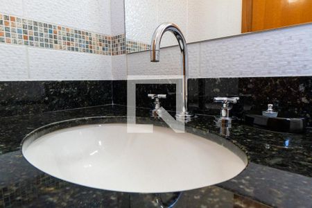 Casa de condomínio à venda com 68m², 2 quartos e 2 vagasBanheiro da Suíte 2 Detalhe