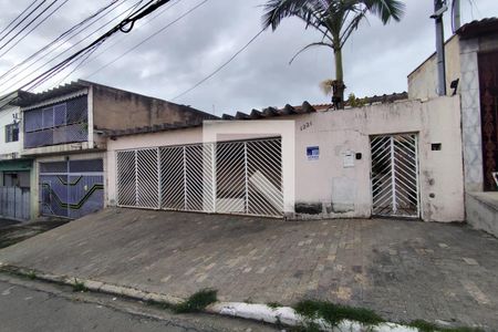 Casa à venda com 200m², 3 quartos e 3 vagasFachada 