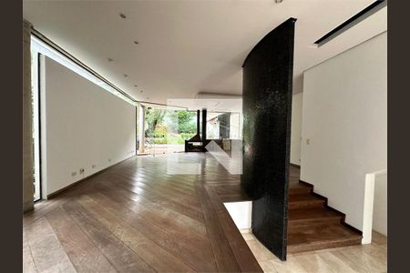 Casa à venda com 4 quartos, 330m² em Jardim Morumbi, São Paulo