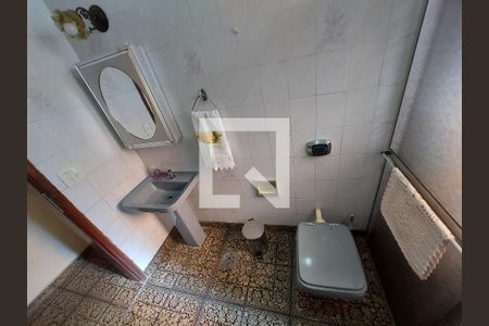 Casa à venda com 438m², 4 quartos e 3 vagasBanheiro social