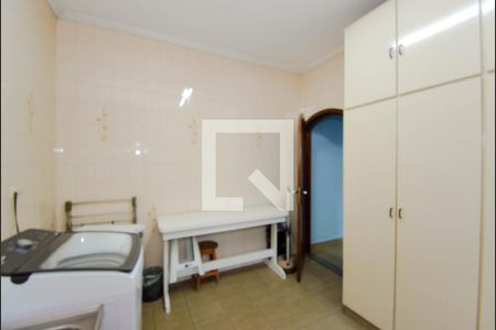 Casa à venda com 732m², 3 quartos e 6 vagas Casa à venda com 732m², 3 quartos e 6 vagasÁrea de Serviço