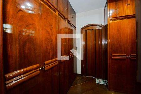 Casa à venda com 732m², 3 quartos e 6 vagas Casa à venda com 732m², 3 quartos e 6 vagasCloset da Suíte 2