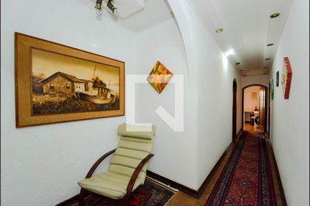 Casa à venda com 732m², 3 quartos e 6 vagas Casa à venda com 732m², 3 quartos e 6 vagasCorredor dos Dormitórios