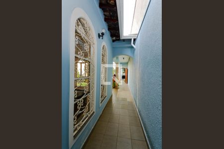 Casa à venda com 732m², 3 quartos e 6 vagas Casa à venda com 732m², 3 quartos e 6 vagasCorredor Lateral