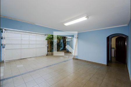 Casa à venda com 732m², 3 quartos e 6 vagas Casa à venda com 732m², 3 quartos e 6 vagasGaragem - Fundos