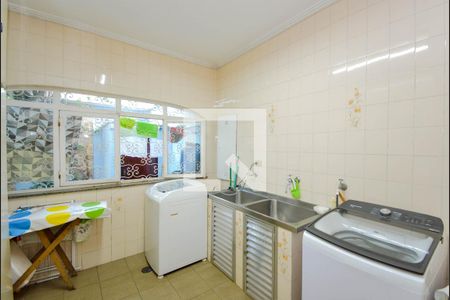 Casa à venda com 732m², 3 quartos e 6 vagas Casa à venda com 732m², 3 quartos e 6 vagasÁrea de Serviço