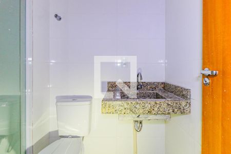 Banheiro de kitnet/studio para alugar com 1 quarto, 24m² em Jardim Caravelas, São Paulo