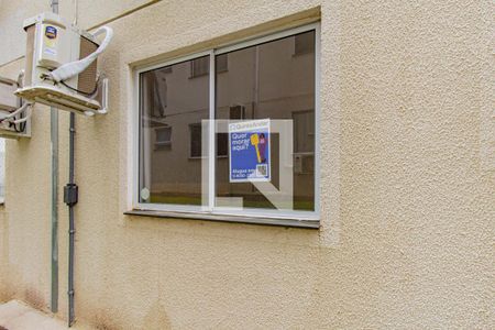 Apartamento para alugar com 52m², 2 quartos e 1 vaga Apartamento para alugar com 52m², 2 quartos e 1 vagaPlaquinha instalada na janela do quarto