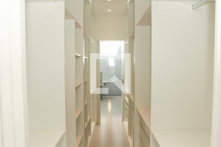 Casa de condomínio para alugar com 208m², 3 quartos e 2 vagascloset