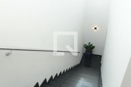 Casa de condomínio para alugar com 208m², 3 quartos e 2 vagasescada