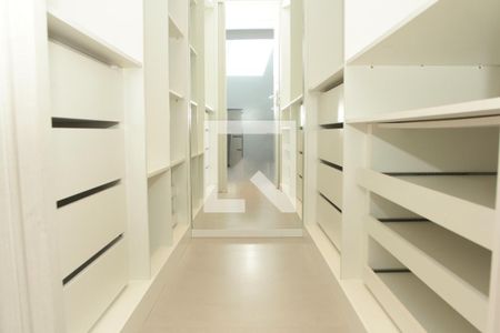 Casa de condomínio para alugar com 208m², 3 quartos e 2 vagascloset