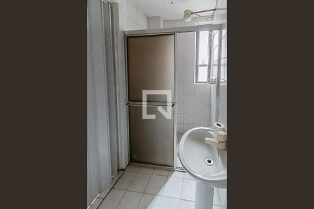 Banheiro  de kitnet/studio para alugar com 1 quarto, 30m² em Centro, São Leopoldo