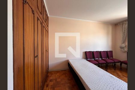 Casa à venda com 285m², 6 quartos e 4 vagasQuarto 4