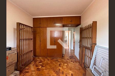 Casa à venda com 285m², 6 quartos e 4 vagasQuarto 2