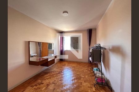 Casa à venda com 285m², 6 quartos e 4 vagasQuarto 1