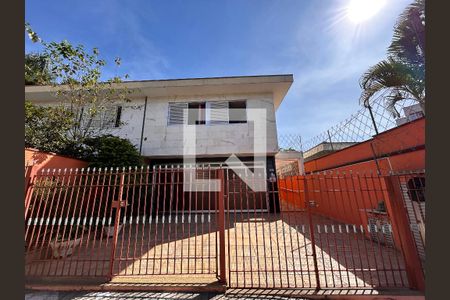 Casa à venda com 285m², 6 quartos e 4 vagasFachada