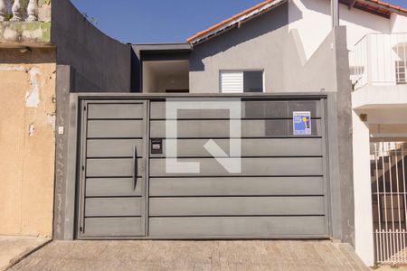 Casa à venda com 125m², 2 quartos e 2 vagas Casa à venda com 125m², 2 quartos e 2 vagasFachada