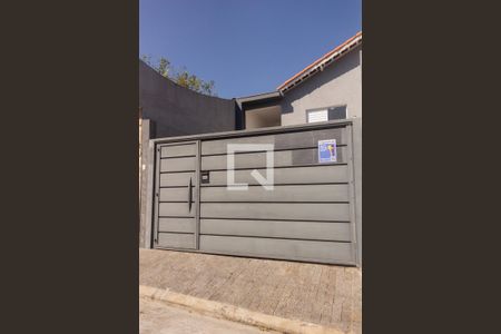 Casa à venda com 125m², 2 quartos e 2 vagas Casa à venda com 125m², 2 quartos e 2 vagasFachada
