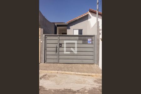 Casa à venda com 125m², 2 quartos e 2 vagas Casa à venda com 125m², 2 quartos e 2 vagasFachada
