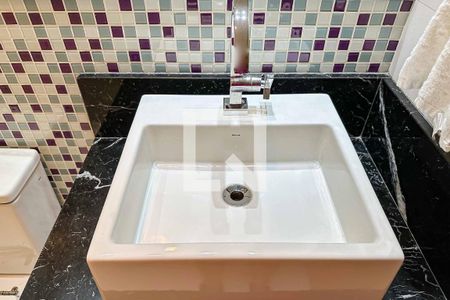 Apartamento à venda com 65m², 2 quartos e 2 vagasBanheiro Social