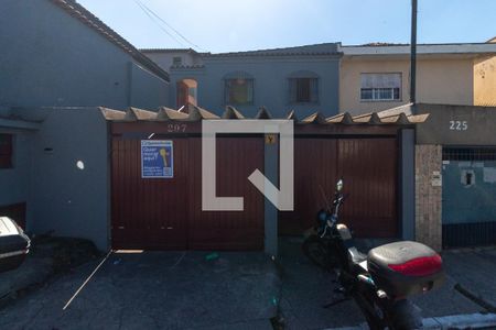 Casa para alugar com 129m², 3 quartos e 2 vagas Casa para alugar com 129m², 3 quartos e 2 vagasFachada