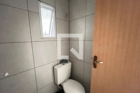 Banheiro de kitnet/studio para alugar com 1 quarto, 25m² em Vila Monte Sion, Suzano